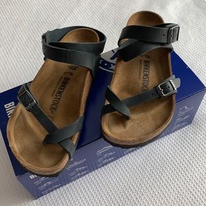 Yara black Birkenstock sandal size 5-5.5 women’s